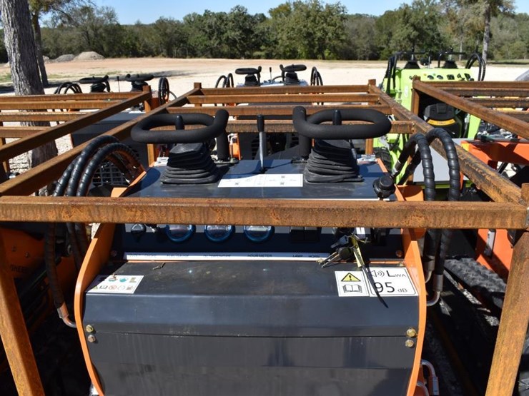 landhero-ldh-t460-mini-skid-steer-(serial-#-2502063839xx)-(k)-image-5