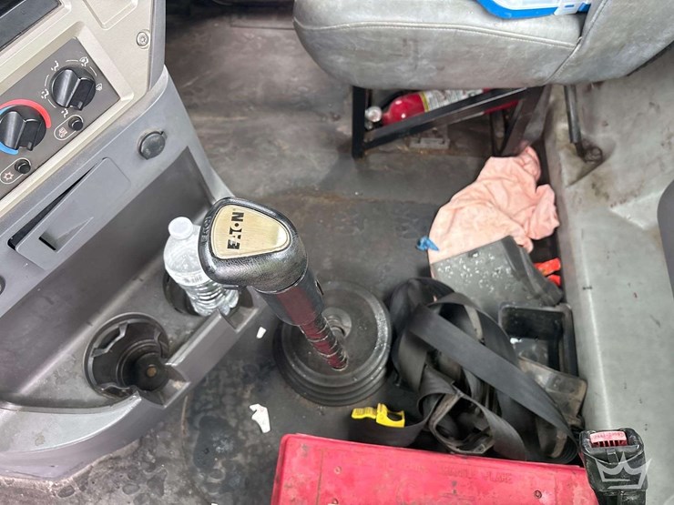 2012-mack-cxu613-day-cab-t/a-wet-kit-truck-tractor-image-35