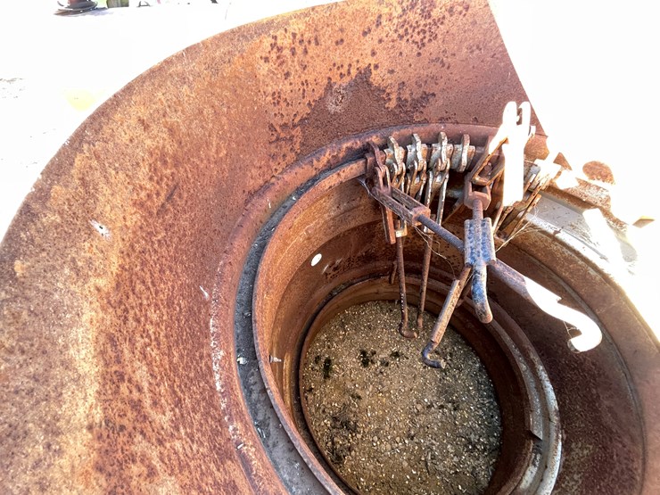 #5939-•-set-of-co-op-18.4-34-clamp-on-duals-image-7