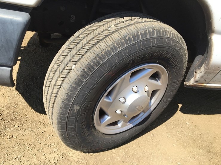 2010-ford-e250-image-12