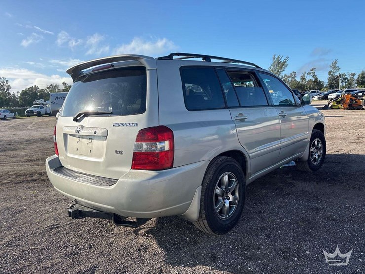 2005-toyota-highlander-image-3