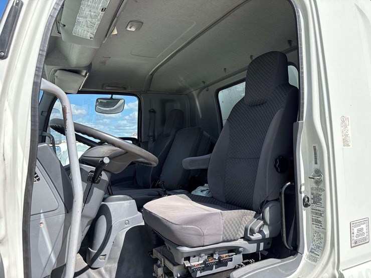 2018-isuzu-ftr-image-22