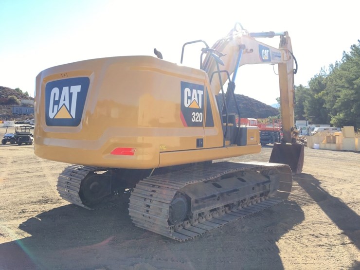 2018-caterpillar-320-image-3
