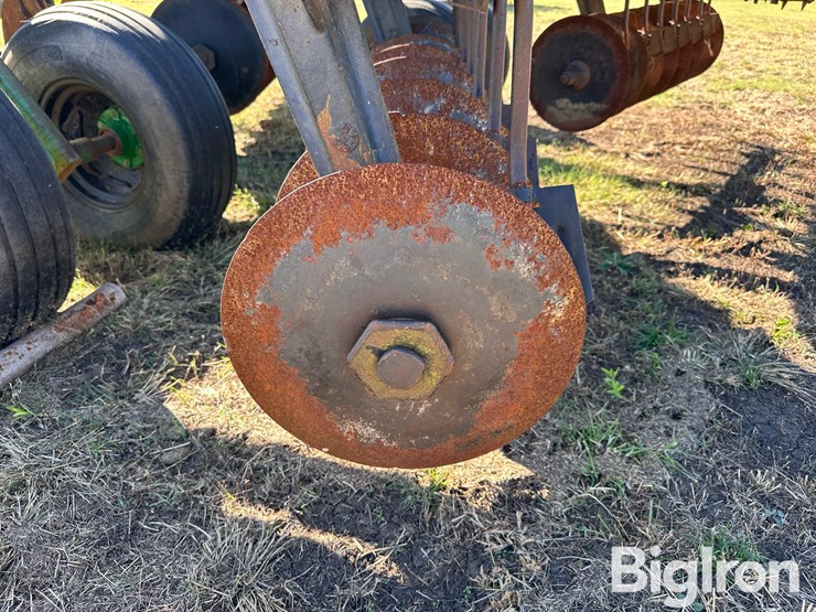 john-deere-235-image-14