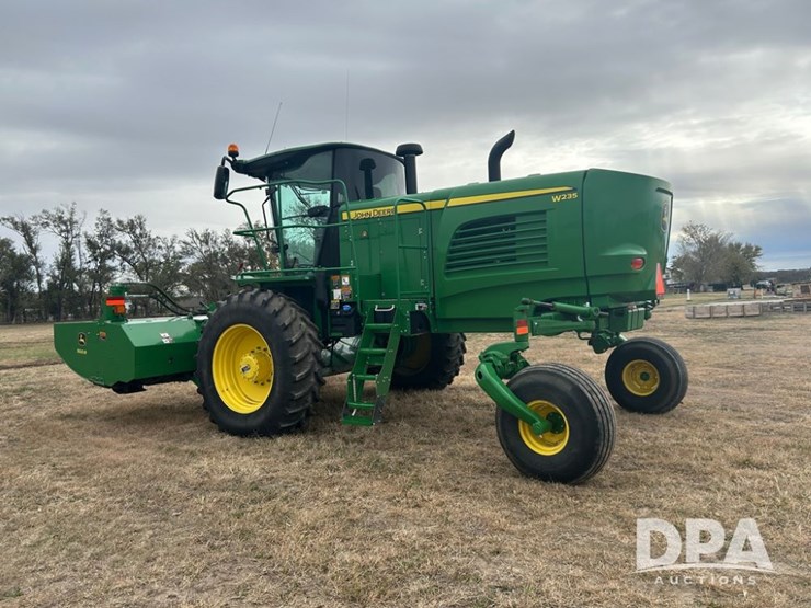 2020-john-deere-w235-image-4
