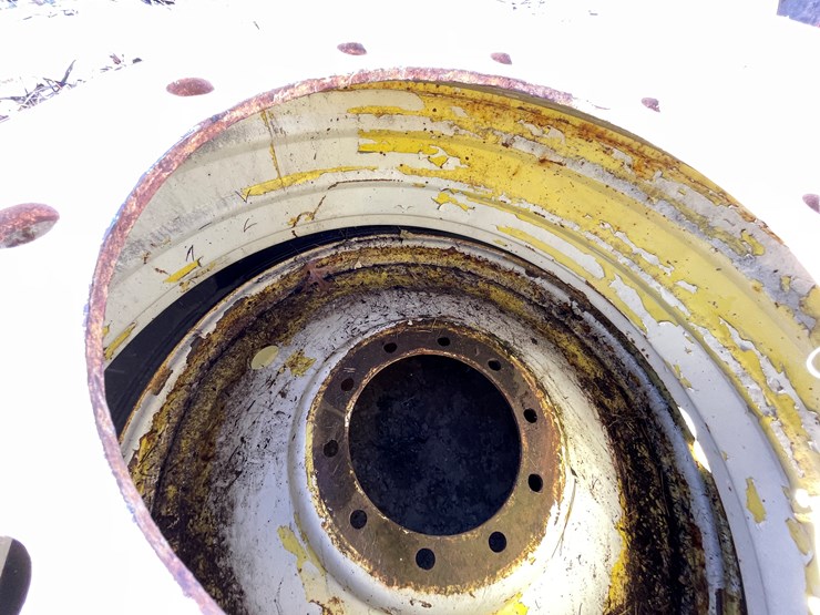 #5945-•-(2)-titan-18.4-38-bolt-on-duals-image-11