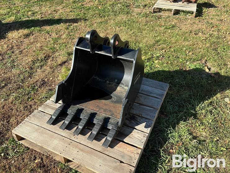 2023-landhero-cat305/306-mini-excavator-bucket-image-1