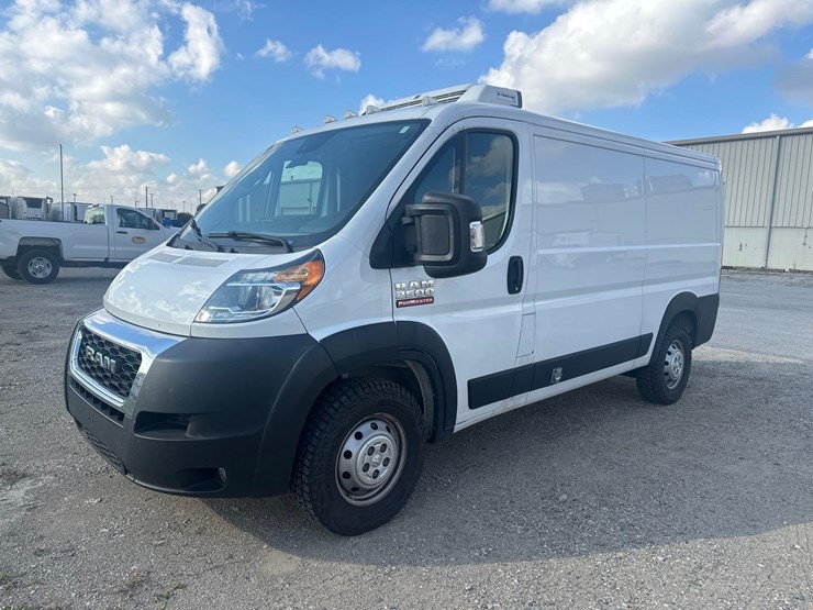 2021-ram-promaster-2500-image-1