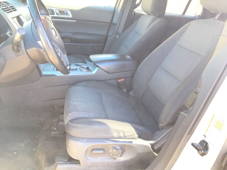 2013-ford-explorer-xlt-image-10