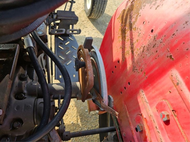 massey-ferguson-240-image-16