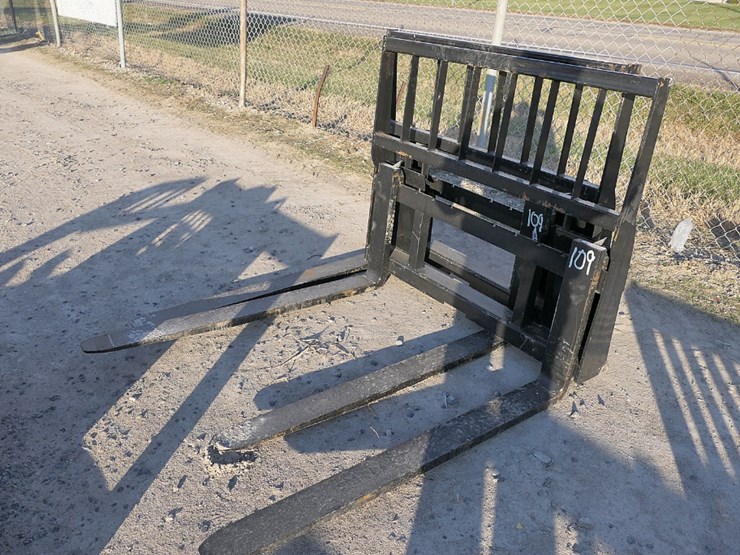 pallet-forks,-fits-skidsteer-qt-(unused)-(tax)-image-1