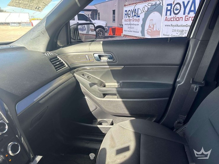 2018-ford-explorer-image-16