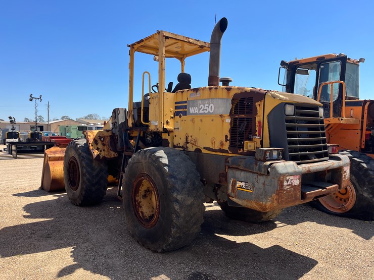 komatsu-wa250-image-3