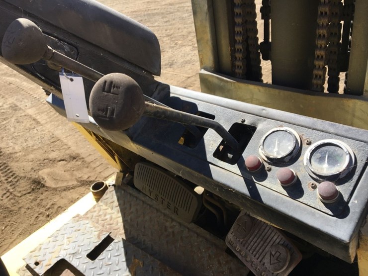 hyster-industrial-forklift,-image-5