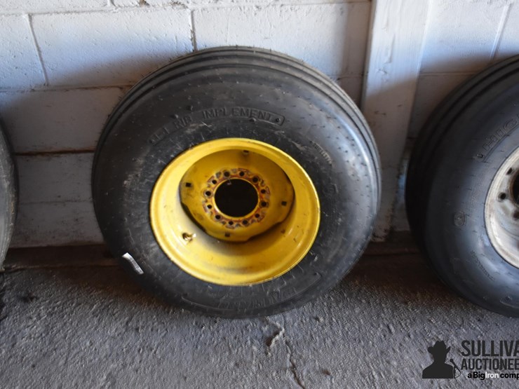 11l-15sl-tire-and-rim-image-1