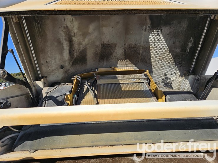 2014-caterpillar-cb54xw-image-18