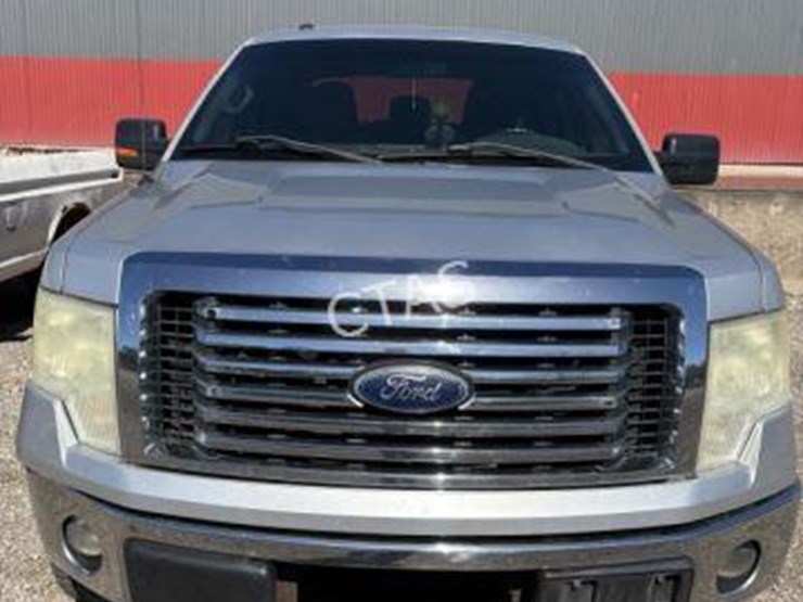 2011-ford-f150-xlt-image-2