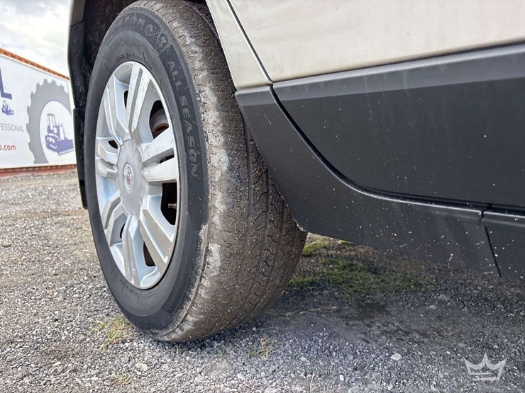 2013-cadillac-srx-image-26