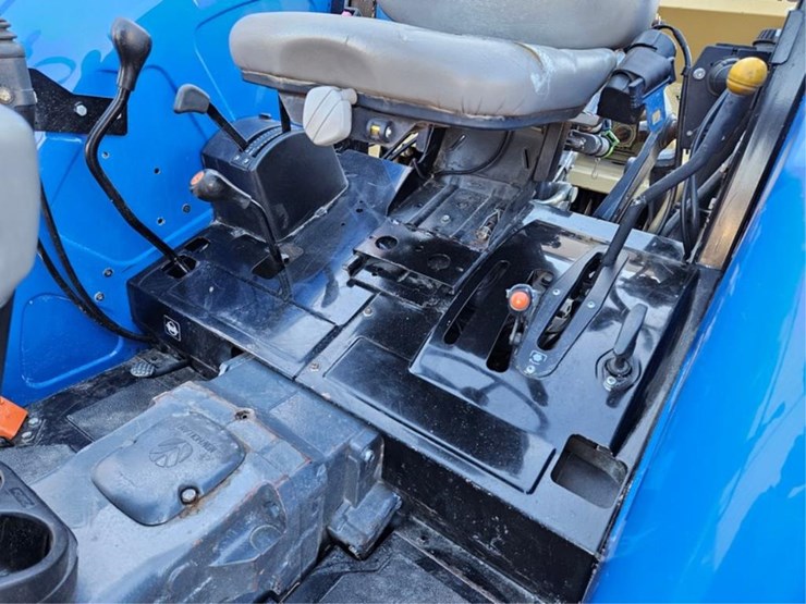 new-holland-tn65-image-32