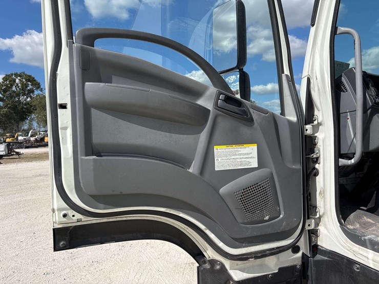 2018-isuzu-ftr-image-21