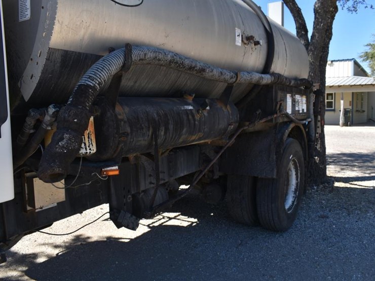 1999-sterling-oiling-truck-(will-not-build-air-pressure)-(vin-#-2fzhrjaa8xa-image-9