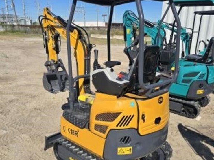 cfg-mini-excavator-qk18r-with-hydraulic-thumb-image-3