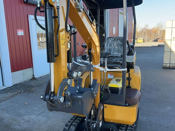 2025-agt-qk18z-mini-excavator-image-2