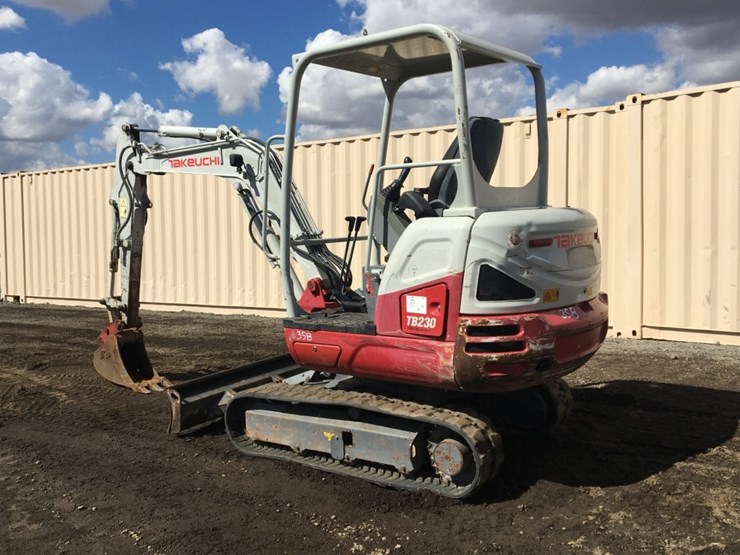 2020-takeuchi-tb230-image-4