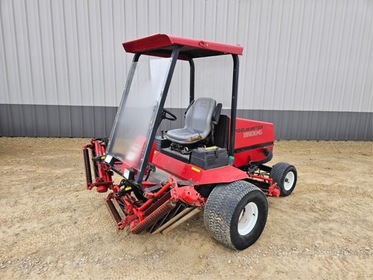 #3133-•-toro-reel-master-5200-fairway-mower-image-1