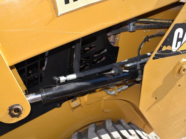 caterpillar-226d-image-7