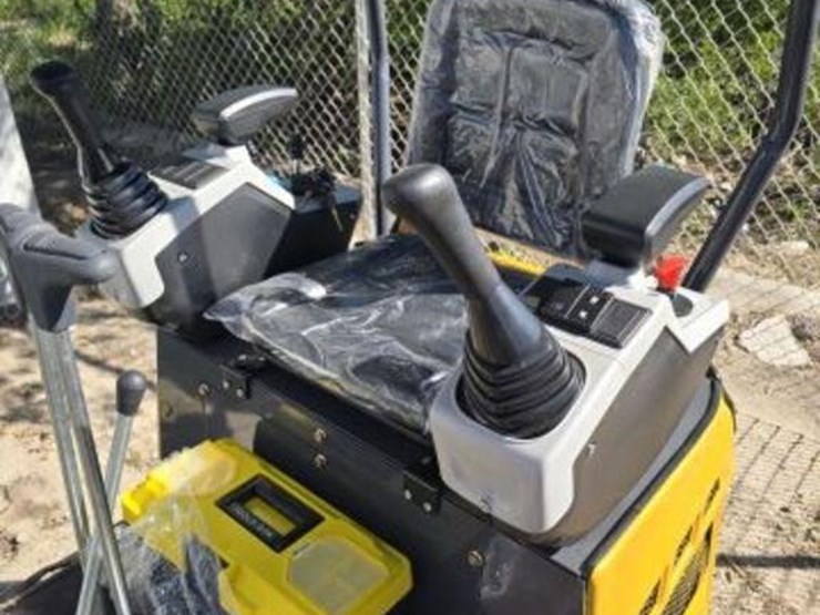 cfg-mini-excavator-xz20r-w-hydraulic-thumb-image-5