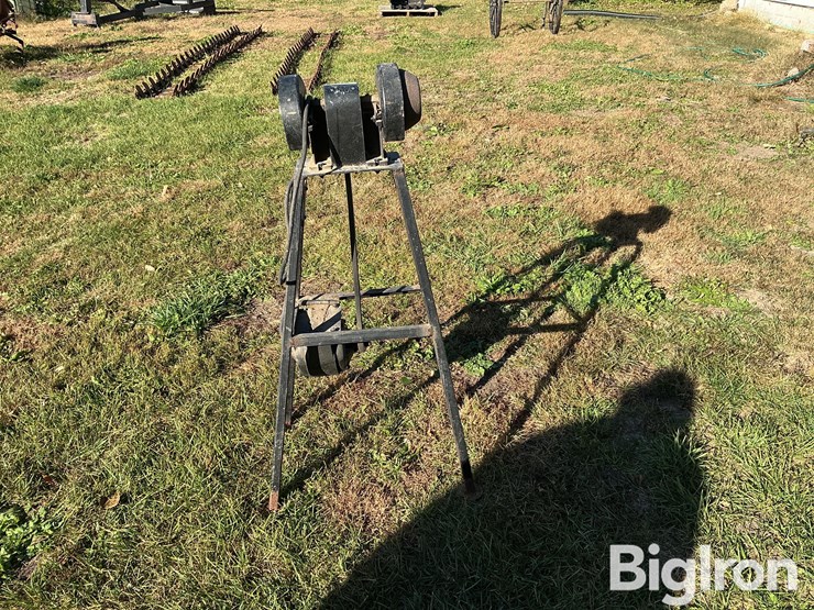 electric-grinder-on-stand-image-6