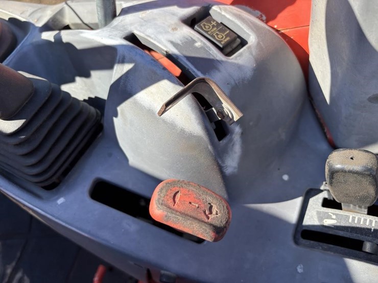 2018-kubota-m5-111d-image-35