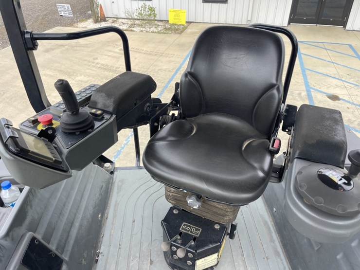 2017-caterpillar-cb66b-image-8