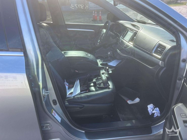 2015-toyota-highlander-image-15