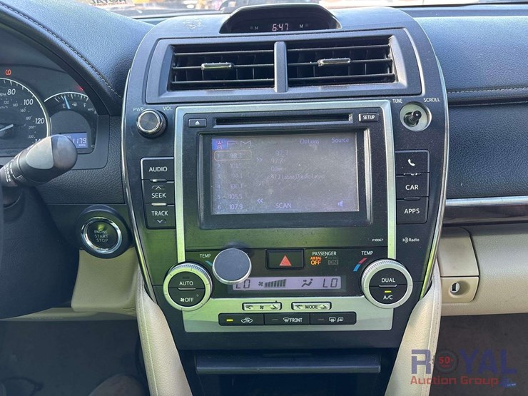 2012-toyota-camry-sedan-image-12