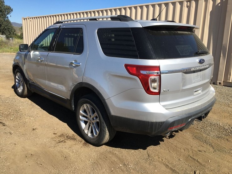 2013-ford-explorer-xlt-image-4