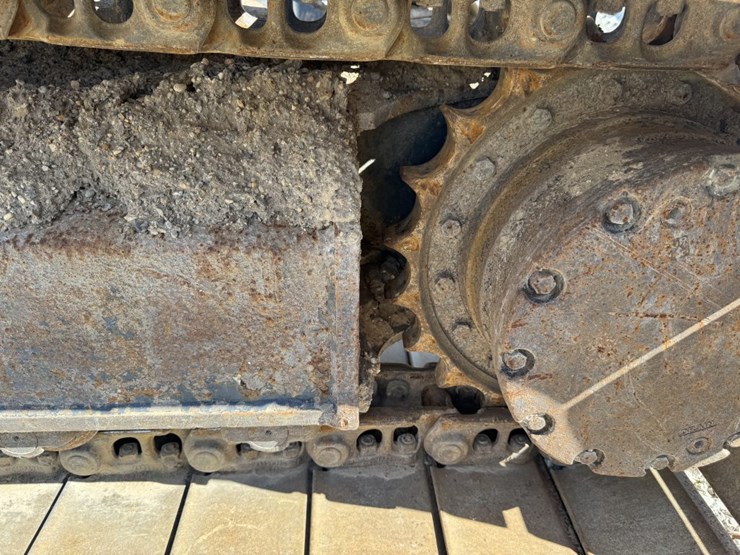 2012-deere-135d-image-11