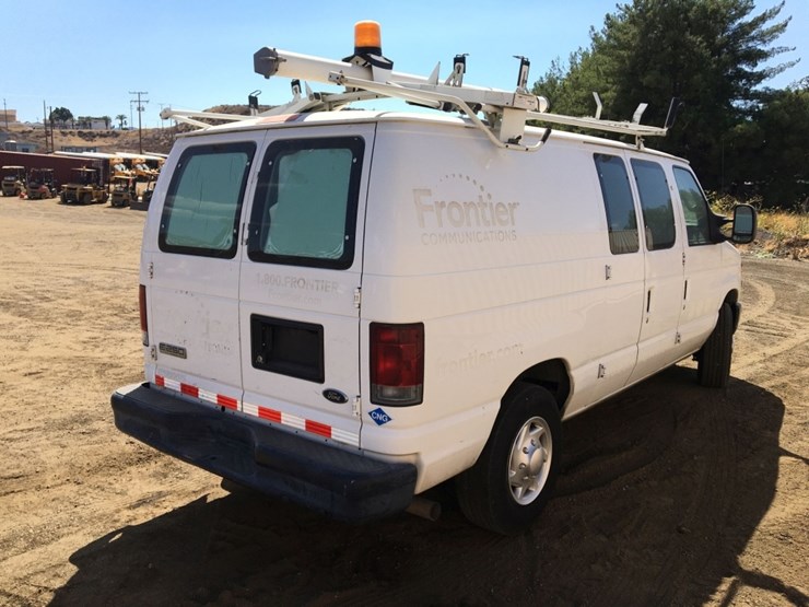 2010-ford-e250-image-3