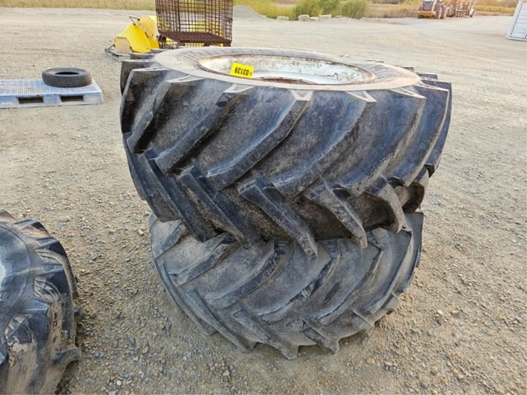 #3139-•-(2)-60/60/30.5-floater-tires-&-rims-image-1