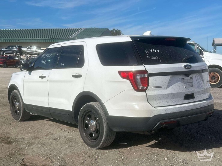 2016-ford-explorer-image-4