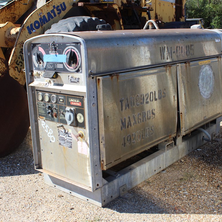 #2580 • LINCOLN 400AMP WELDER | DIESEL ENGINE