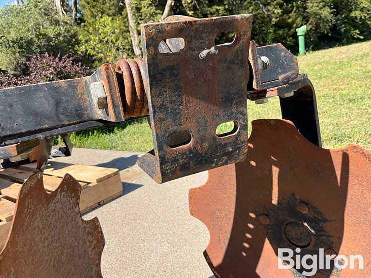 anhydrous-toolbar-row-closing-units-image-11