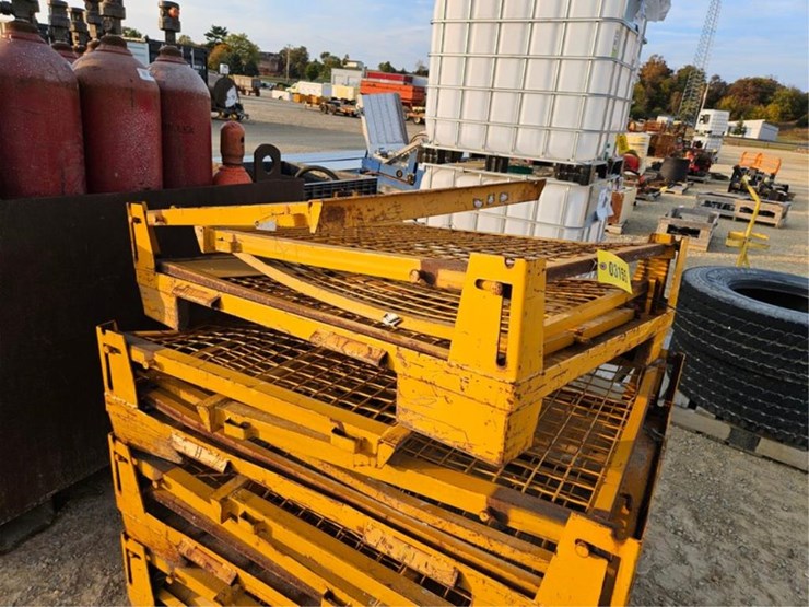 #3155-•-(4)-folding-steel-wire-crates-image-8