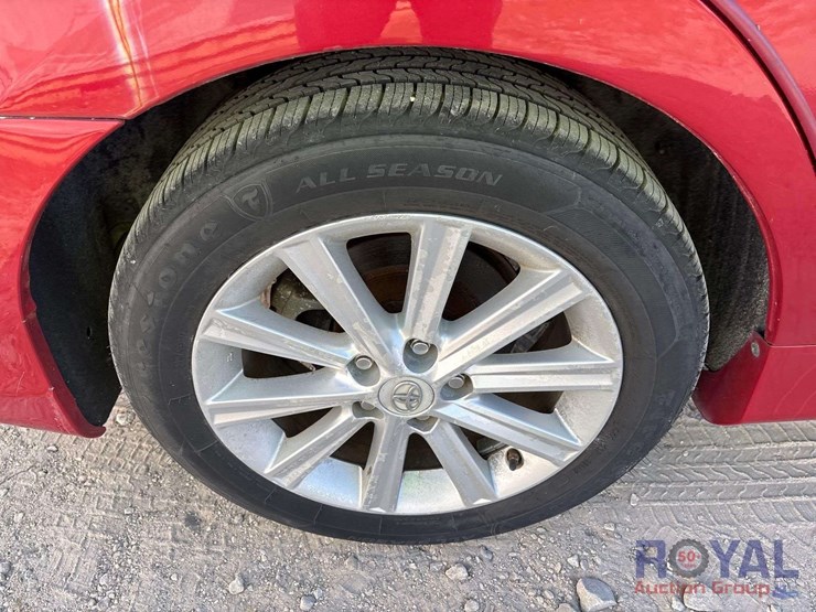 2012-toyota-camry-sedan-image-24