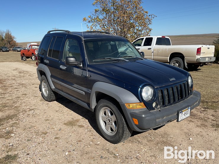 2005-jeep-liberty-sport-image-3