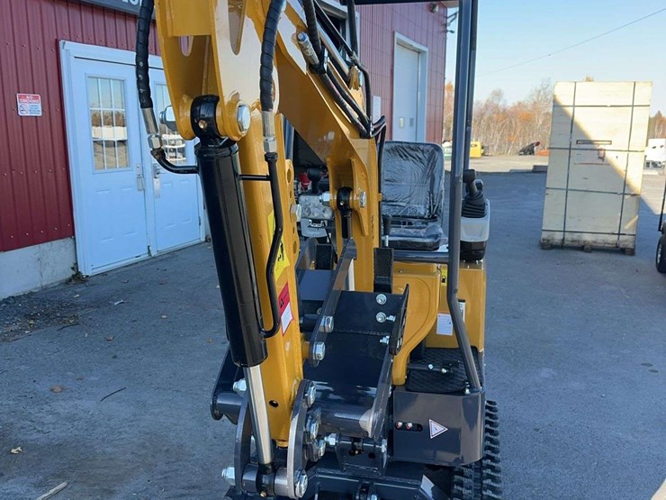 2025-agt-mx12z-mini-excavator-image-2