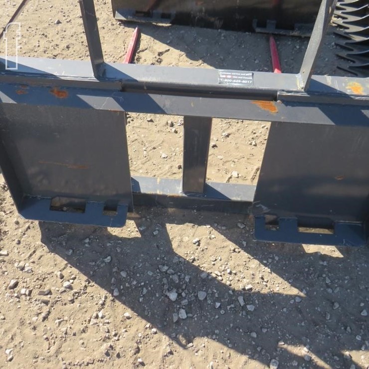 SKID LOADER BALE SPEAR