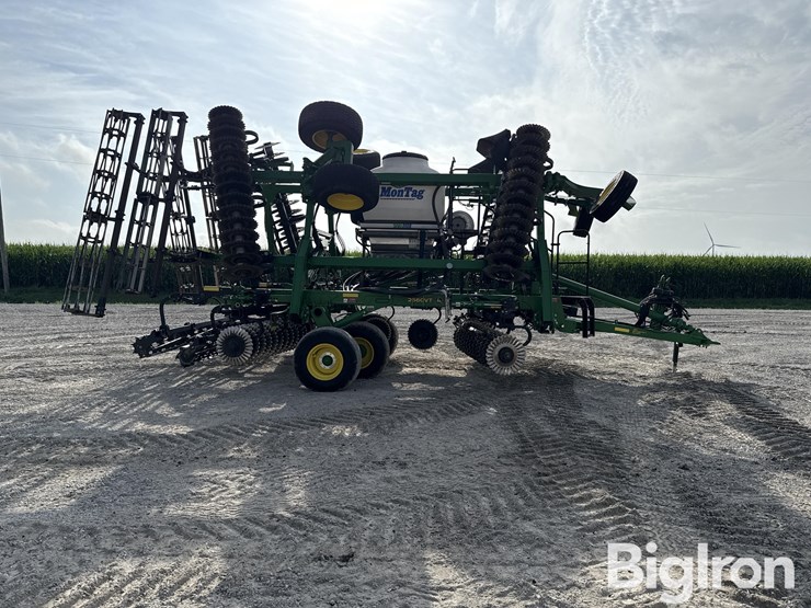 2020-john-deere-2660vt-image-4