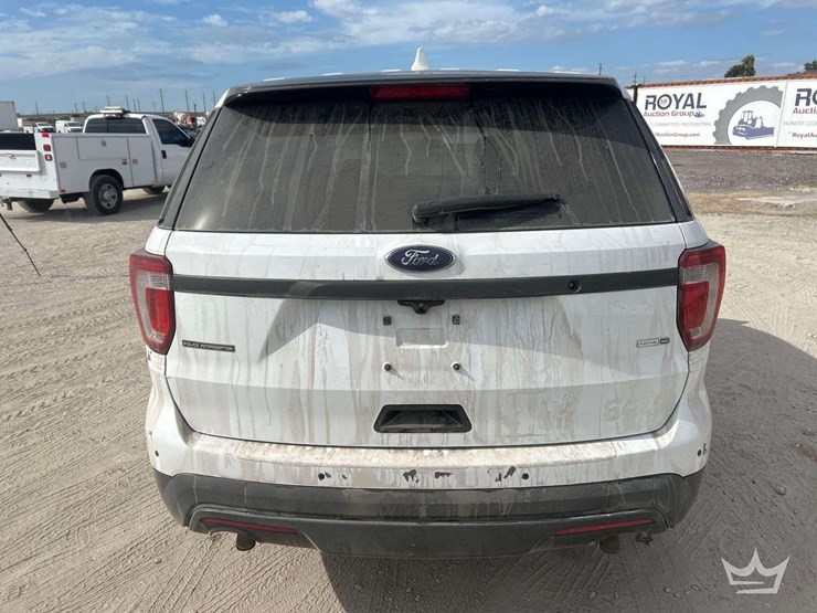 2016-ford-explorer-image-25